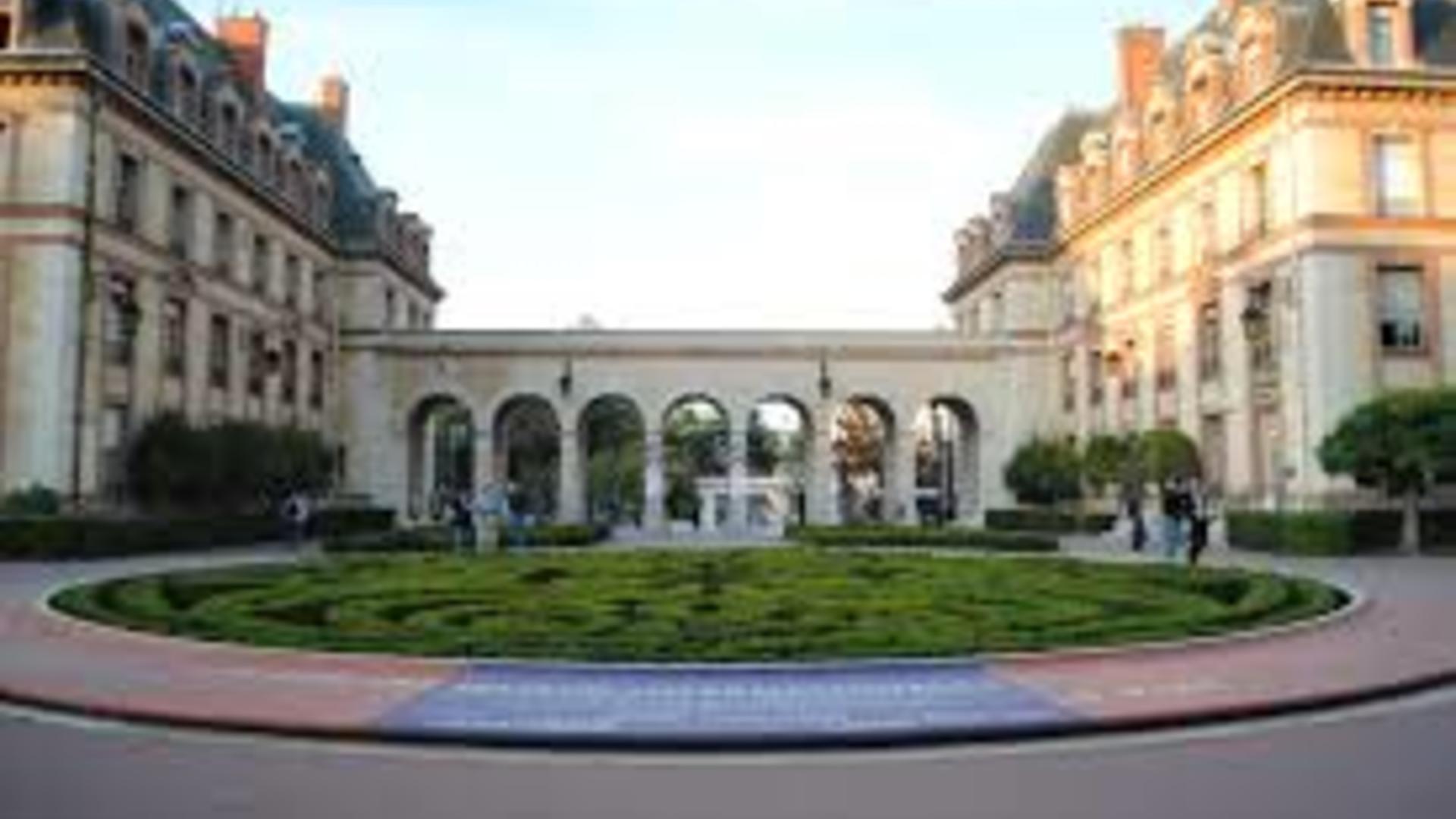 LA CITÉ INTERNATIONALE UNIVERSITAIRE DE PARIS