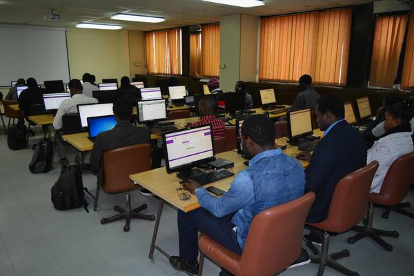 Université-Senghor-Salle-de-conférence